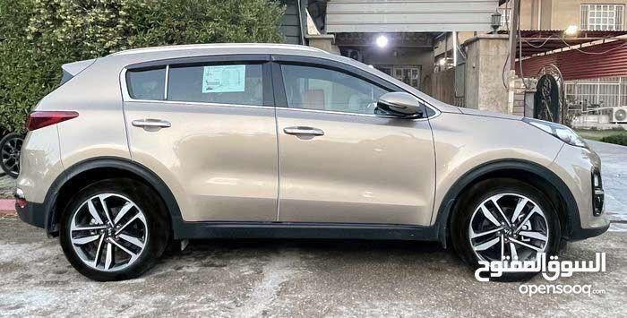 السلام عليكم سبورتج 20 خليجية شركة الدولية رقم بغداد رقم وسنويه جديد بأسمي تحويل ثاني يوم
 ماشيه 80 الف 
السياره جديده ومكفوله من البارد والصبغ والتبديل 
بيه شخط بالدعاميه ورصعتين صغار 
السعر 188 ورقه مجاله جدا بسيط 
مكان السياره بغداد الكرخ منطقة الداودي 
اي ستفسار راسلني وات ساب ***********
