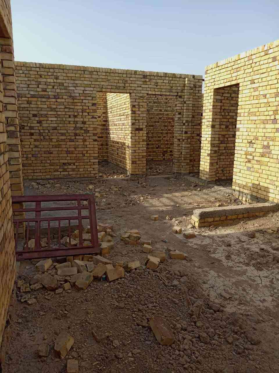 بيت هيكل للبيع مساحه 250متر مع قطعه 150متر طريق المشايه قرب سيطره العكب سعر خاص لتواصل ***********
