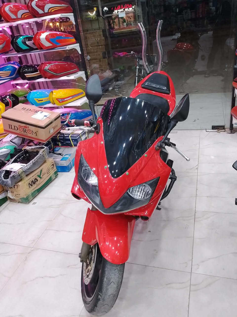 سلام عليكم شباب دراجه للبيع امفوراي كله بلاد دراجه كفاله عامه  دراجه(٢٠٠٤)مكينته مالعوب بيه تجي وشوف بعينك واي تفاصيل تصال علا رقم ‭٠٧٧٥ ٤١٥ ٥٠٩٨‬) عماره😇
