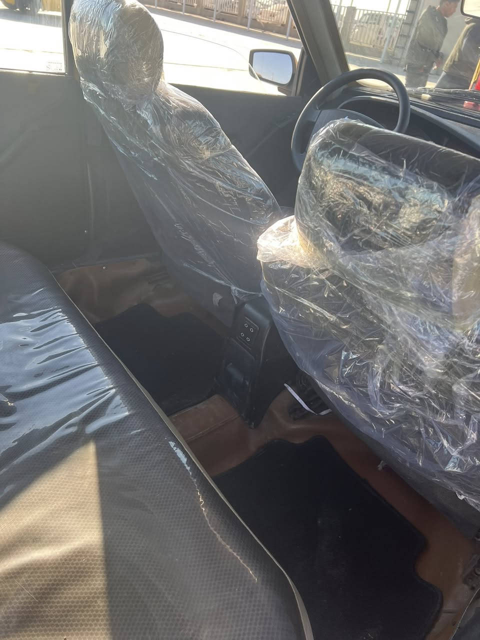 يالله بيجو بارص 2015 سنويه لل27 غرامات مصفره تحويل ثاني يوم سياره مكفوله من الضربه بيه تكحيلات بسيطه بلهلال مكينه وكير مكفولات فرنسي حداديه تخم تاير السياره جاهزه من كلشي منضومه غاز ام 60  لتر السعر 40 وبيه مجال عنوان السياره كوت للتواصل ***********
