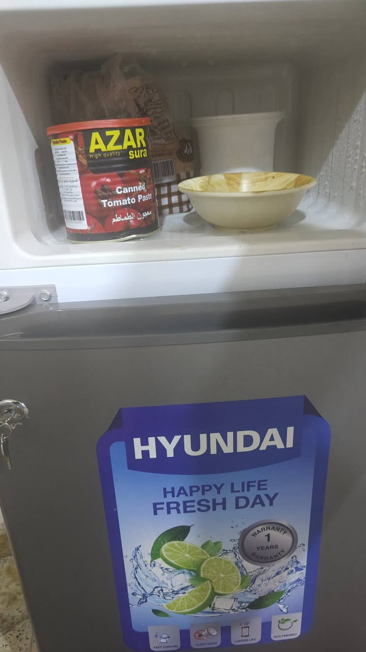 ثلاجة ٦ قدم 
 استعمال شهر فقط 
تجميد قوي ٧ مستويات تبريد 
السعر ١٠٠ قفل
راسل الصفحه او اتصل على ***********
