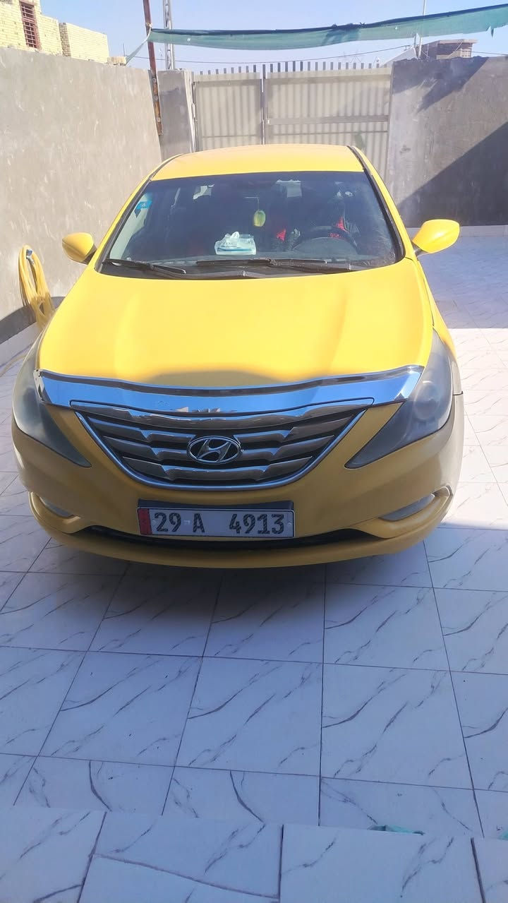 السلام عليكم سوناتا 
موديل ٢٠١١ رقم انكليزي واسط مكينه 2400 سنويه جديده لغاية 2030 محرك كير تخم تاير هيئة وغرامات مصفره تحكم ستيرن سياره جاهزه للاستفسار الاتصال على الرقم *********** السعر٨٥ وبيه مجال بسيط
