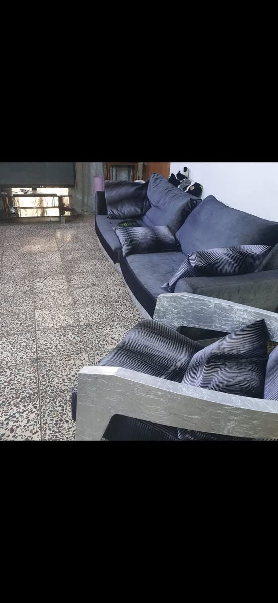 تخم عدد 2 للبيع الاحمر ب 300 والنيلي ب 500 اخوان التخومة جدد والنيلي ماخذة من العالمية ب 42 ورقة السعر بي مجال كلش قليل مكاني حي الاعلام قرب مدرسة ابن ماجد الابتدائية للاتصال ***********
