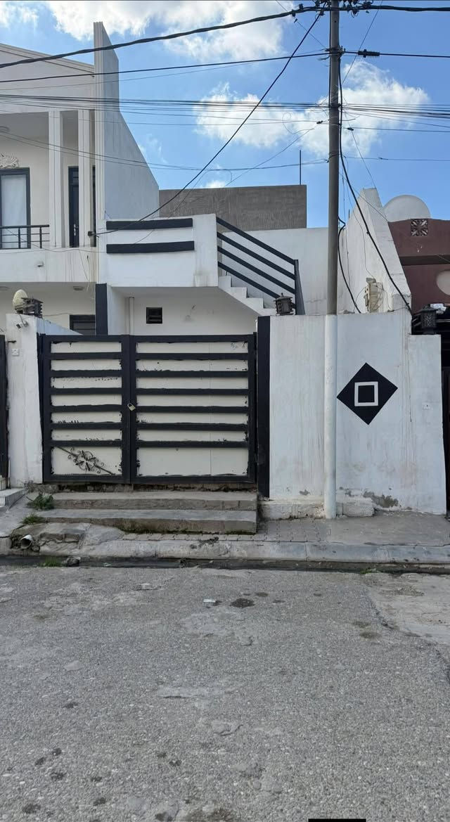 🏡 #دارللبيع   طابو ملك صرف مساحة  ( 100 م) 

 🧱#واجهة:  5  م 

 🧱#العمق: 20 م

♦️العنوان / كركوك - القادسية  الثانيه قرب مصور كوداك 
#السعر80مليون
تفاصيل الدار 🏘
 - استقبال
 - غرفة نوم
 - مطبخ 
 - صحيات 
 - درج خارجي
 - كراج 

☎️ للإستفسار يرجى الاتصال 
***********
مكتب السعيد للعقار
