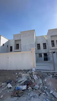 دور للبيع • ٢٠٠م • ٤ غرف