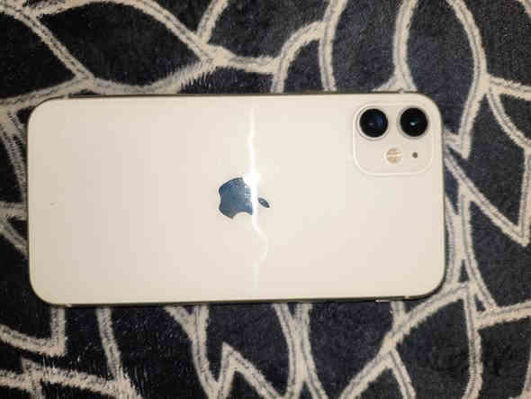 السلام عليكم
للبيع ايفون ١١ عادي
ذاكرة ١٢٨
مبدل بطارية وشاشة وفيس ايدي متوقف 
وزر الي ينصي والكتم متوقفة فقط الي يعلي يشتغل لازملهم تنضيف
السعر :١٥٠ قفل
مكاني الدورة 
***********
