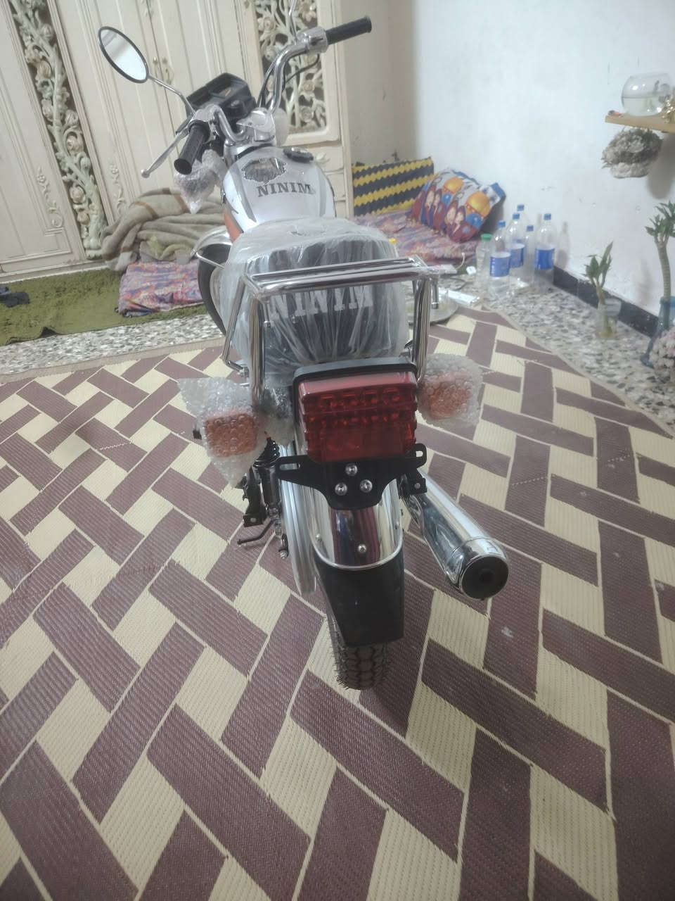 السلام عليكم ورحمة الله من رخصة الادمن دراجة ايراني نامة شلامجة جاهزة من كلشي دراجة زيرو زيرو زيرو امانة الله وروسولة تجي وتشوف الدراجة امام عينك وتفحص براحتك الدراجة بيها ورقة وحدة مال معرض واني خادم للشراي السعر 850 مكاني البياع ***********
