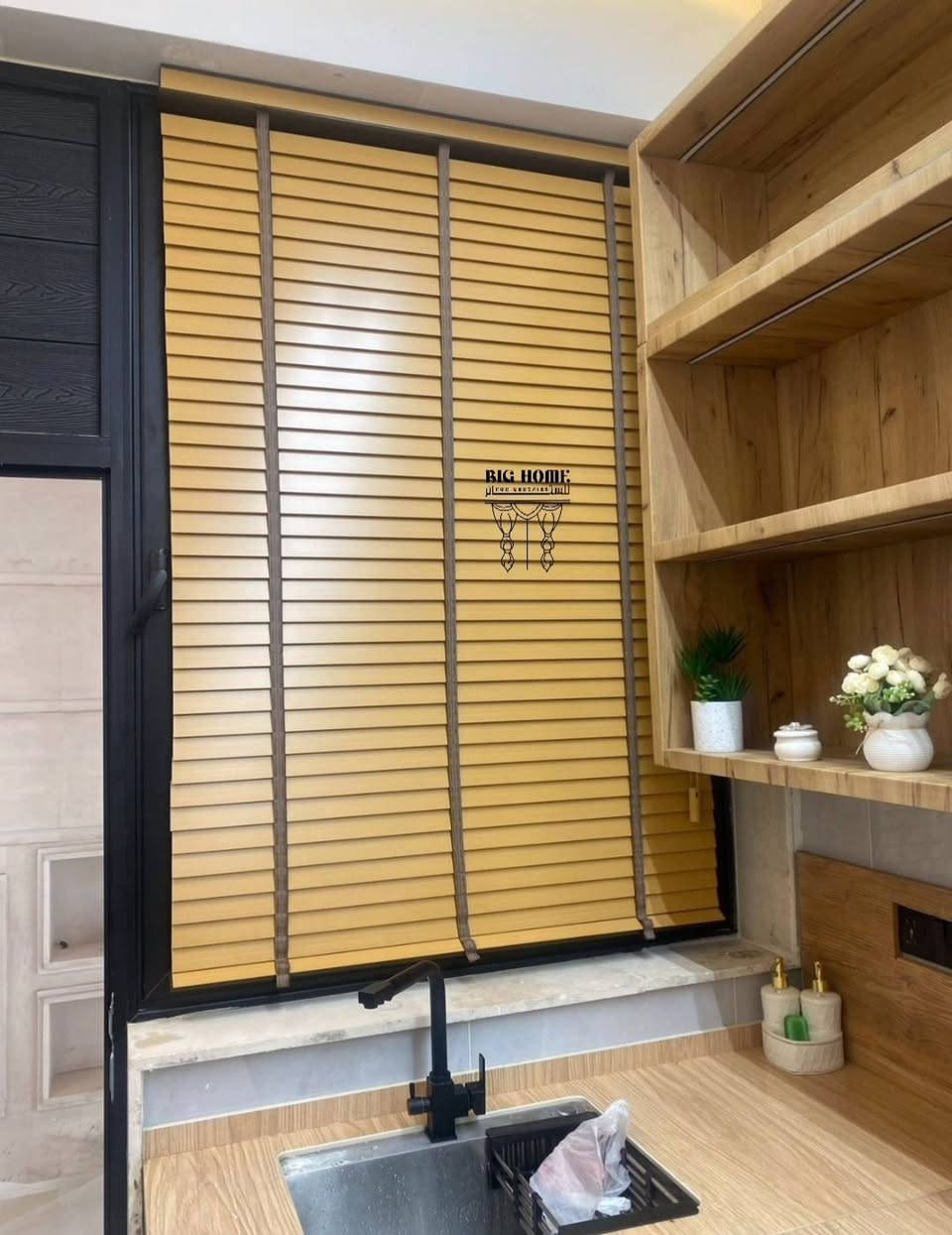 Big home لـلــسـتـائـر 🧵🪡
✨لأن الذوق يبدأ من تفاصيل المكان…
نقدم لكم أجمل تصاميم الستائر العصرية والكلاسيكية، بخامات فاخرة وجودة عالية تناسب كل الأذواق.
لمسة أناقة تغيّر شكل بيتك وتكمل جماله✨

📌جميع انواع الاقمشه والتول 
📌ستائر الويفي والمودرن والكلاسك 
📌ستائر البلاك اوت 
📌ستائر بديل الخشب 
📌ستائر كهربائيه 
📌ستائر مكتبيه 
📌ستائر المنيوم 
📌وانواع الاكسسوارات والسكك 
كل ما عليك ان تتواصل والباقي علينه نجيك الباب بيتك 📏🚕

للتواصل مراسلة الصفحه ✉️
او الاتصال على الرقم 📞
***********✅
***********✅

📍العنوان:بغداد/الغدير/الشارع العام/قرب مطعم الاماكن

 اجود انواع الاقمشه التركيه 🇹🇷 #ستائر#تعتيم#زيبرا#ديكور# ستائرdk#شريطيه #خياطه#تركيب#سكك بانواعها#
