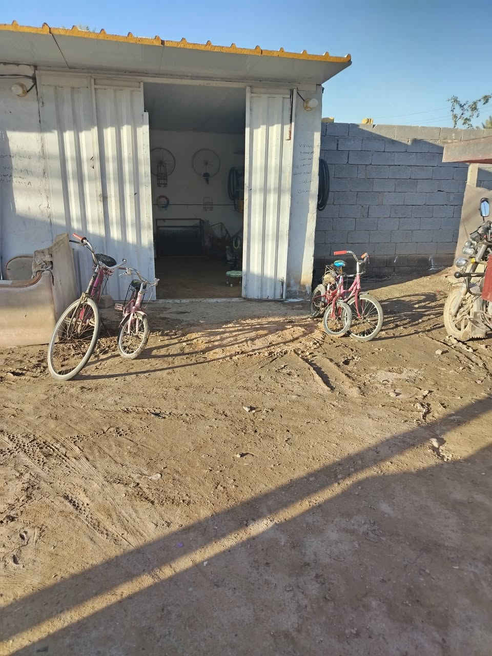 سلام عليكم باسكلات للبيع بأسعار مناسبة انضاف مرتبات العنوان كربلاء غرب مدينه سيد الاوصياء للزائرين محل داخل بدعه اسود للاستفسار الاتصال على الرقم ***********
