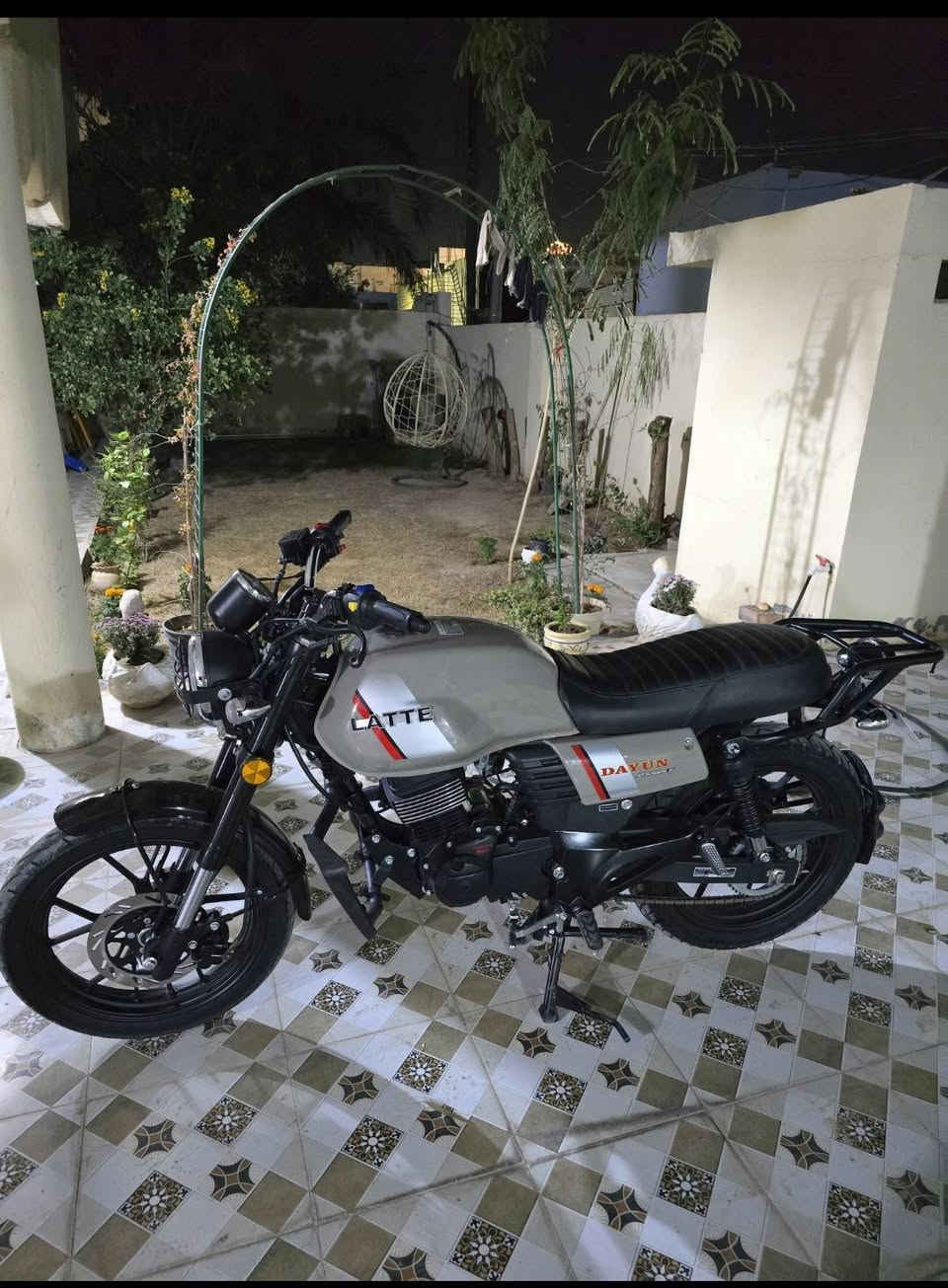 السلام عليكم شباب عندي هاي الدراجة لايتي موديل ٢٥ ماشية ٤ ألف اوراق سحب برغي مامفتوح بيهة بعدهة شركة بيهة رصعة بسيطة كلش من نزلتهة  من السيارة طخت بالتانكي الدهن مالهة  كلة أمزويل سبب البيع عندي دوام وعدم التفرغ السعر مليون ونص غير قابل للتفاوض


**إذا كنت صاحب هذا الإعلان وتريد حذفه لأي سبب، رجاءا أرسل رسالة إلى الدعم الفني**