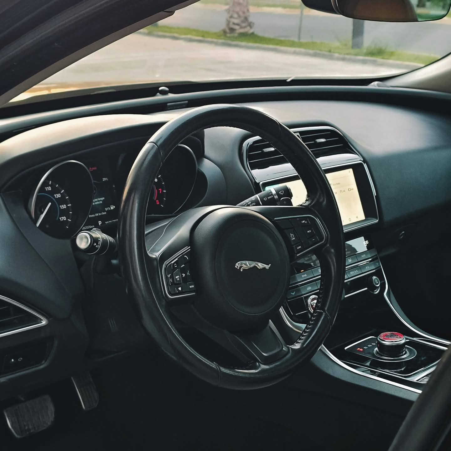 Jaguar XE 2019 25T
جاكوار اكس اي 2019 

‎وارد امريكي
‎اللون: اسود
‎رقم ارييل
‎ماشية : 53 الف
‎المواصفات: 25t
‎٤ سلندر تيربو (٢٠٠٠)
‎بصمة
بانوراما
‎كراسي جلد 
‎كراسي اثنين كهرباء
‎شاشة كبيرة 
‎كامرة خلفي
‎نظام إطفاء المحرك فقط عند الوقوف واعادة تغشيل المحرك عند المشي
‎نظام تزحلق
‎متعدد أنظمة القيادة (سبورت، ايكو، عادي، ثلجي, مطري)
‎دبل كير(عادي+اوتوماتيك)
‎نظام سبورت
‎نضام اقتصادي ECO
مرايات جانبيه هيتر
‎ماسحات جام تلقائية تعمل عن ملامسة المطر 
‎مثبت سرعة
‎محدد السرعة

باب ورا السائق مبدل بلادي وشبر بونيت صبغ
الايرباكات كل سليمه وبلادي 
بدون دواخل 
وكل شيء بشرط الماكينه والكير

‎وبيها فحص كل فترة السيارة وتبديل دهن وفلاتر وكلشي عالشركة موتول الفرنسي كل 7000 كيلو متر تقريبا
‎
  
للاستفسار *********** أربيل, العراق
