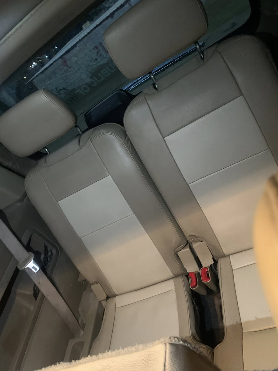 سلام عليكم من رخصة الادمن للبيع فورد اكسبلور موديل 2010فول مواصفات لمتد خليجيه مكفوله كفاله عامه كلين تايتل السياره جديده كلشي مابيهة كشنات تدفئة وتبريد ثلاث قطع تبريد كشنات جلد سبعة راكب للاستفسار خاص او هاذه رقمي ***********
