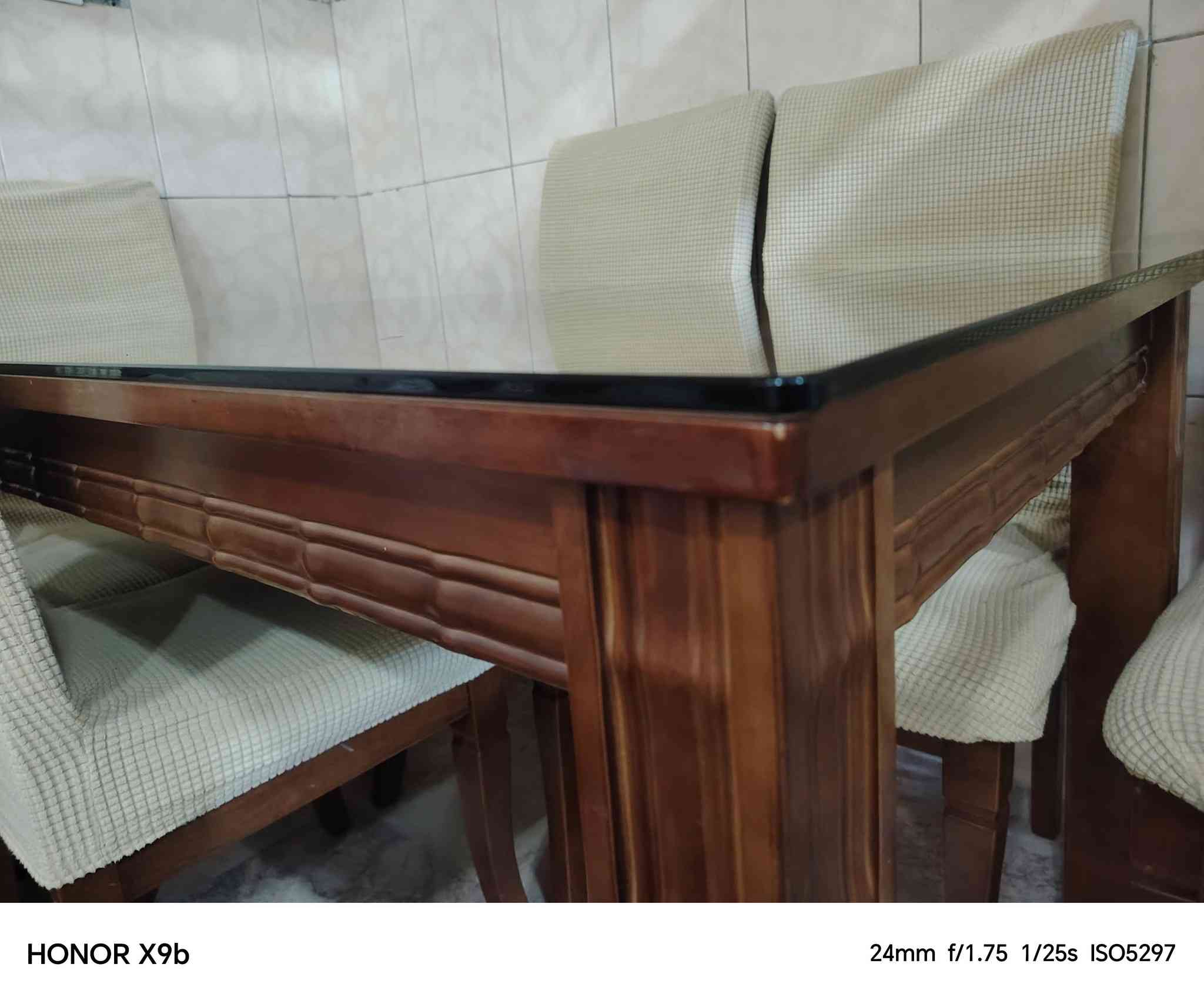 ميز صاج خشب ثقيل درجة اولى ويااه جامة ثقيلة وحفر كلش نازك
ميز صاج خشب ثقيل درجة اولى ويااه الجامة وحفر موضح امامكم بالصورة للبيع... 
ويااه كراسي عدد 6 وياهن 6 قطع وجوه
السعر 150 الف وبي شي كلش قليل
مكاني بغداد بغداد الجديدة
***********
