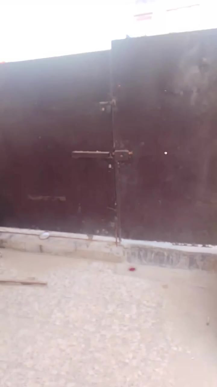 يت للايجار مساحة 300م السعر 300 على طريق المطار خلف عمارة فلاح الزبيدي قريب الشارع للاستفسار الاتصال بالرقم ***********
