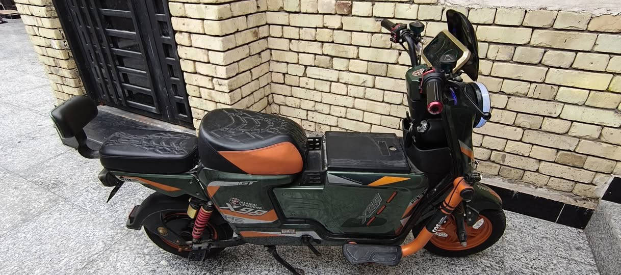 دراجة شحن X900 اخو جديد
مواصفاتها

1 خمس بطاريات

2 بطارية 32 امبير

3 شاحنه جديدة الاصلية

4 استعمال خفيف دراجة جداً نظيفة

5 دراجة بلاد ما مبدل شي بيهادراجه شحن

X900

2026 موديل

ما مبدل شي بيها 

5 بطاريات

32 امبير

بريك خلف وامامي

بلوتوث سماعات بيها صوتها عالي

وبيها بك يعني ترجع للورا

4 نمر وسريعه

تمشي مسافه بعيده توصلك 50 الى 60 كيلو متر 

نشره ليليه بيها

وبيها صندوق وياها شاحنه

اضويه عالي واناصي عاليات ضواها
خذيتهاصارلي شهر من خذيتها 

كلشي ما بيها بعدها جديده اخو الجديد 
المرغوب والدراجه شما تندعم ما يصير بيها شي بعتبار مدرعةدراجه شحن

X900

2026 موديل

ما مبدل شي بيها 

5 بطاريات

32 امبير

بريك خلف وامامي

بلوتوث سماعات بيها صوتها عالي

وبيها بك يعني ترجع للورا

4 نمر وسريعه

تمشي مسافه بعيده توصلك 50 الى 60 كيلو متر 

نشره ليليه بيها

وبيها صندوق وياها شاحنه

اضويه عالي واناصي عاليات ضواها
خذيتهاصارلي شهر من خذيتها 

كلشي ما بيها بعدها جديده اخو الجديد 
المرغوب والدراجه شما تندعم ما يصير بيها شي بعتبار مدرعة
السعر 490 وبيها مجال للطيبين 
للاستفسار الاتصال على الرقم ***********
