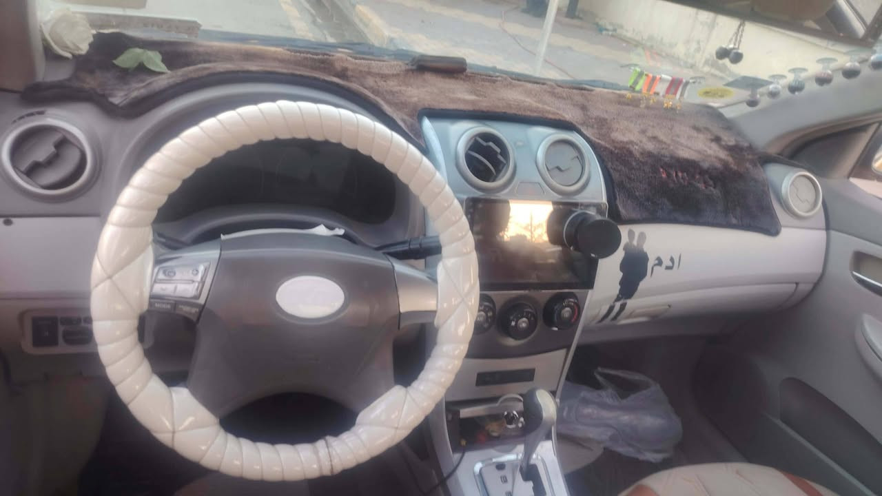 سيارة بي واي دي للبيع كير ومكينة كوريلة يارس موديل ٢٠١٣ كاربون بانزين ما بيها بصمة تحكمات ستيرن وتنتة هيئة ١٠٠ الف وغرامات ١٠٠ 
نضافة شرط السعر عالخاص للاستفسار ***********
