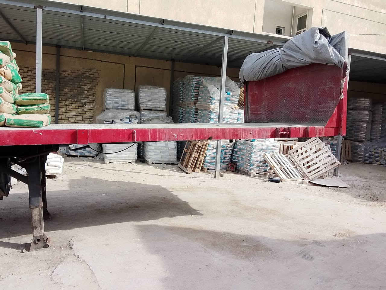 سلام عليكم عربانه فلات اوربيه 3دناكير 2مزوج واحد حرفش عربانه محدده جتف وحصيره جكر تايرات نص عمر سعر 42بيه مجال مكانه كربلاء ***********
