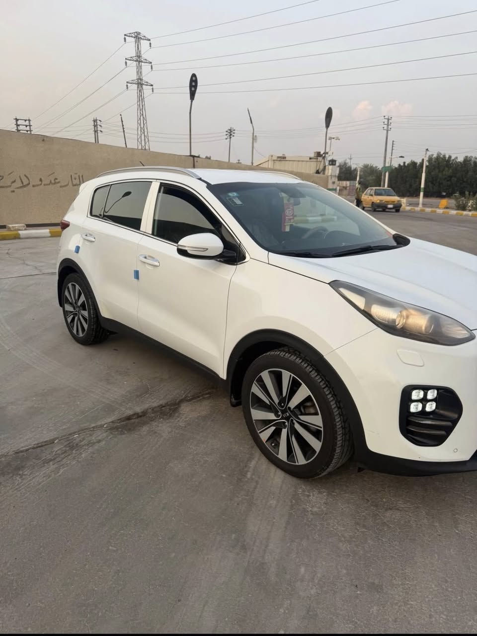 السلام عليكم 
 كيا اسبورتج 18 خليجي كفالة ماشيه 94 الف. شاشه اعطال كشنات حمصية  مري شفط وشاير بالمرايا حساس امامي وخلفي ويل 19 تحكم سترين  دوش ٢٠٠٠ رقم بصرة الدولي هزه جديده و سنويه جديده تحويل ثاني يوم مكان بصرة/ شط العرب  
هاتف ***********
السعر ١٧٨ وبيها مجال لشراي
