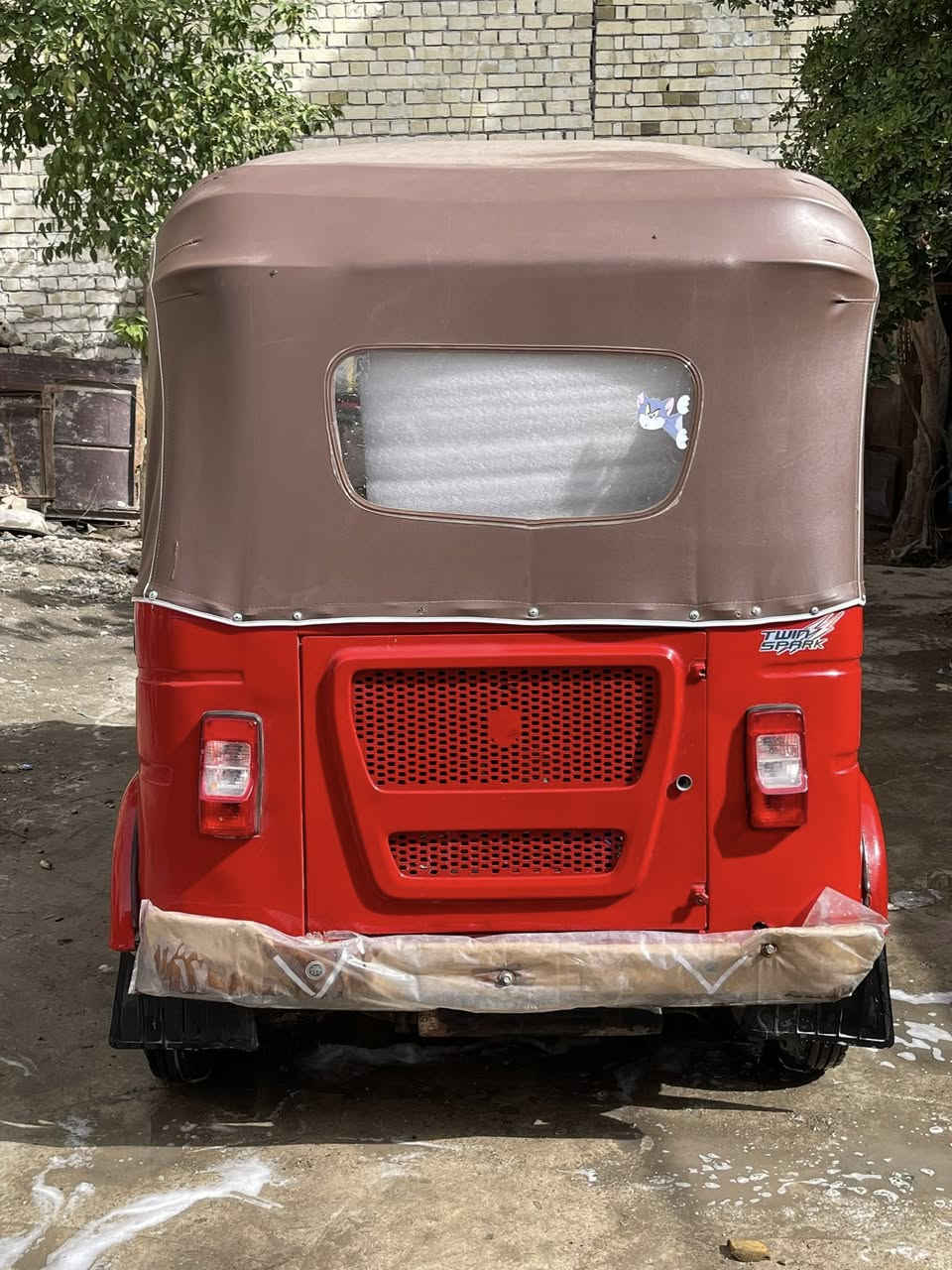 السلام عليكم تكتك موديل 2022شهر11 مرقمه رقم وسنويه رقم بصره مشروع وطني دوشمه كوستر تخم تايرات جديد مكينه مكفوله فقط ضربه في الصفحه ومعمره وتكتك خير من الله من ايدك الشارع مكان بغداد رقم الهاتف ***********السعر 8500
