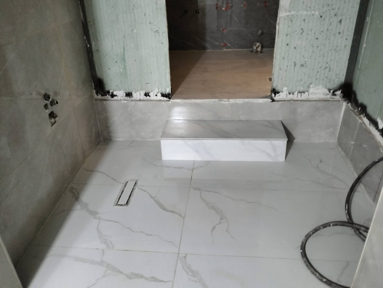 خلفه سيراميك ومرمر وكاشي بورسلين والوح شغل درجة أوله رقم الهاتف اتوصل واتساب ***********🫡
