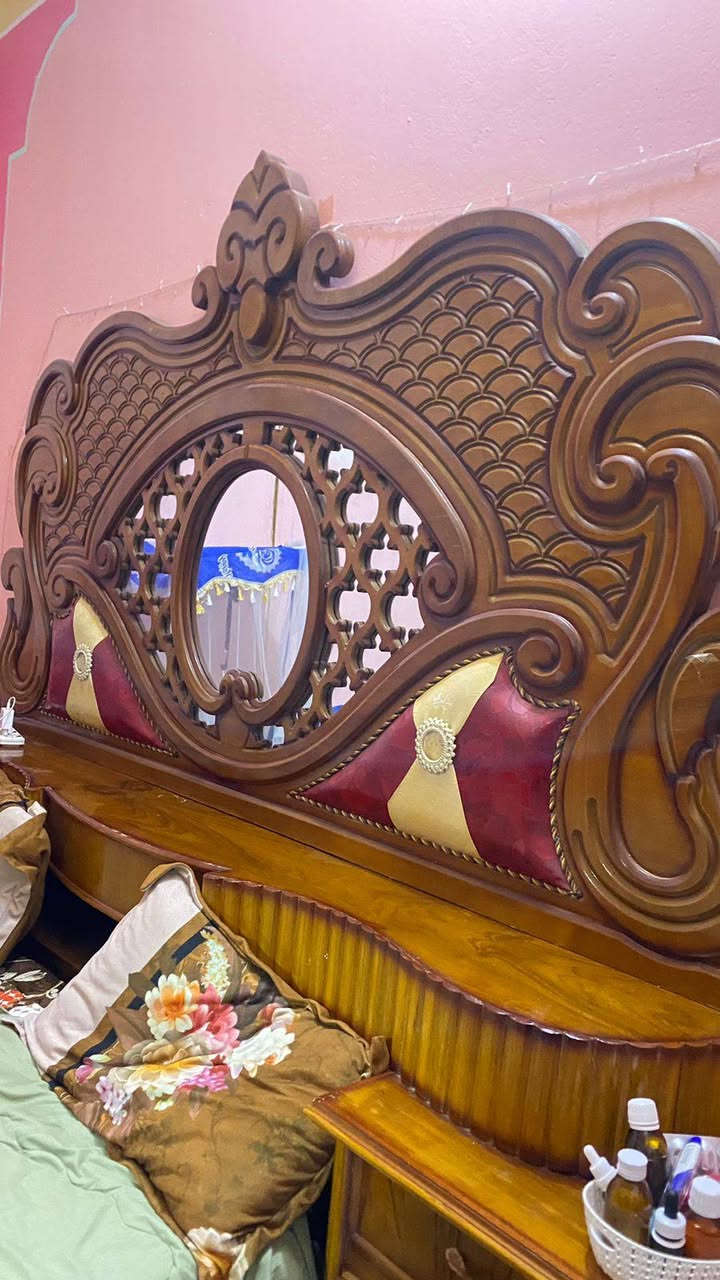 السلام عليكم غرفه عراقيه جديدة البيع السعر بـ مليون وبيها مجال العنوان _البصره _القرنه رقم الهاتف ***********
