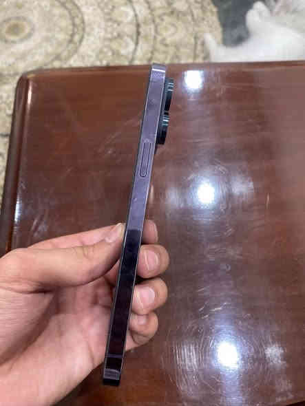 السلام عليكم ، جهاز ١٤ بروماكس ذاكرة ٢٥٦ لون بنفسجي 
عربي شرق اوسط ماستر نموذج A بطارية ٨٥ بلادية لا معلاية ولا مستبدلة الجهاز نظيف فوول شخط ما بي الكارتونة مالته موجودة ويا الجهاز رايدة بمليون وبي مجال ان شاء الله  
للاستفسار على هذا الرقم ***********
