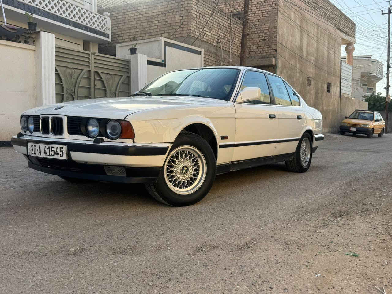 السلام عليكم BMW 500
موديل 91 
محرك مفتوح باسمي تحويل مباشر  
السيارة كاملة بدون نقص غاز تبريد فقط  مكاني بغداد 
***********
