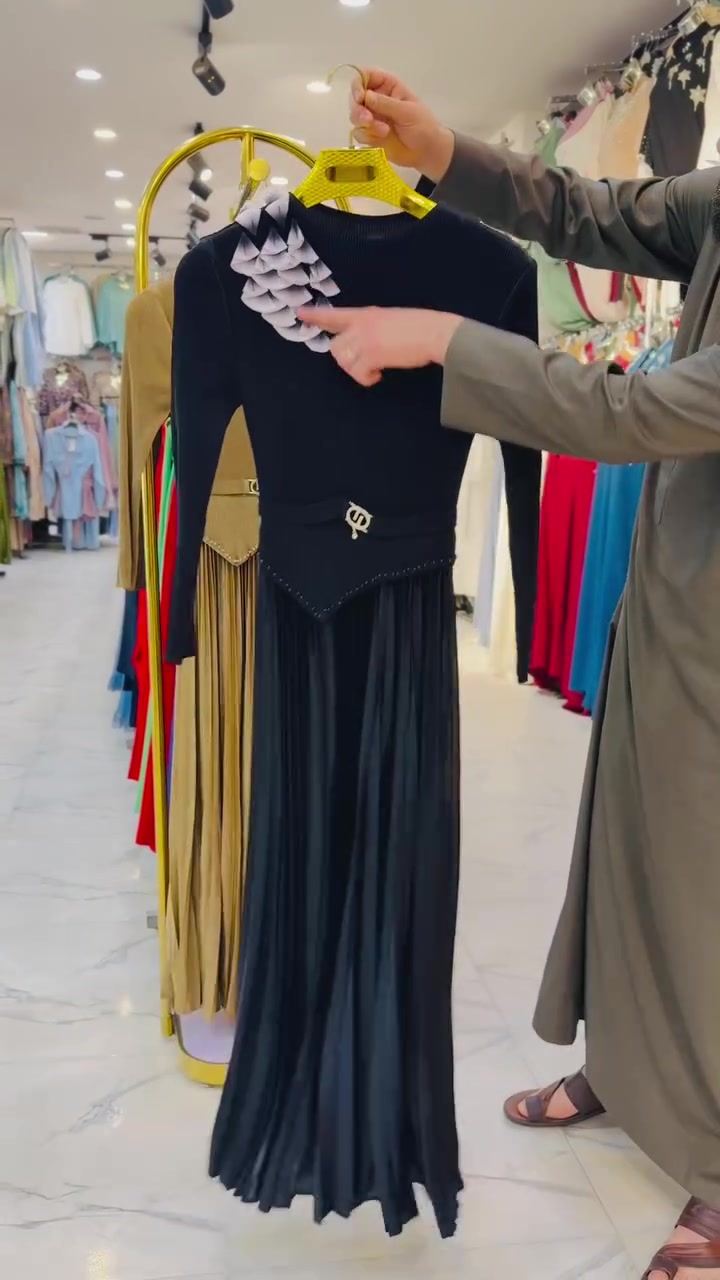 لكل وحدة تحب التميز والقطع اللي "تقلب الموازين"، هذا الفستان وصل حديثاً لمجمع ماردين. شياكة، حداثة، 
وفد شي "ترند" يجنن باللبس.

متوفر ب 4 الوان 

موقعنا                                                                                              الموصل الرشيدية شارع الروضة منتصف السوق.                                                                      خدمة التوصيل الى جميع المحافظات.                                                                        للطلب مراسلتنا واتس اب                                                                      ***********
