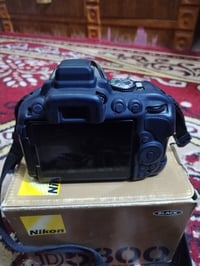 نيكون 5300D • عدسة 18-55 • شاشة قلاب
