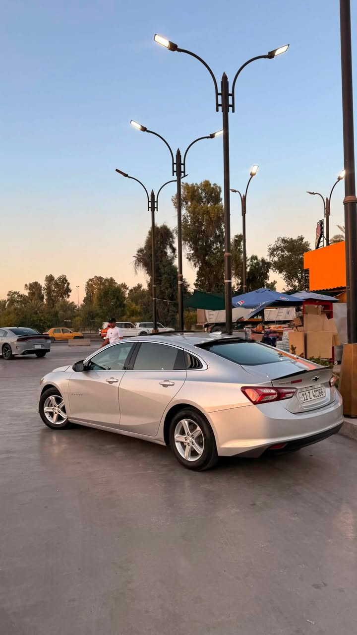 سلام عليكم
ماليبو 2022 Lt  المواصفات
بانوراما تشغيل عن بعد تبريد قطعتين مناخي منفصل عن السايق والصدر تدفئه كشنات كشن السايق كهربائي وباقي المواصفات المعروفه
حادثها مرفق بالصور تبديل وصبغ جاملغ صفحه السايق والبنيد والجاملغ الصدر بارد السيارة
رقمها بغداد شبه مميز حلو  باسمي
اخوان السياره جديده ومهتم بيها بانزين كله محسن دهن امزويل ابدله قبل وقته ومبدل دهن كير بالكامل امزويل يعني بالك مرتاح وكلشي ممبدل بيها راديترات بلاديه غاز تبريد كل شي بالسياره بعده على البلاد حتى صدر سياره رجاءا لحد يقارنها بالراكضات  سعرها 130 وبيها مجال
***********
