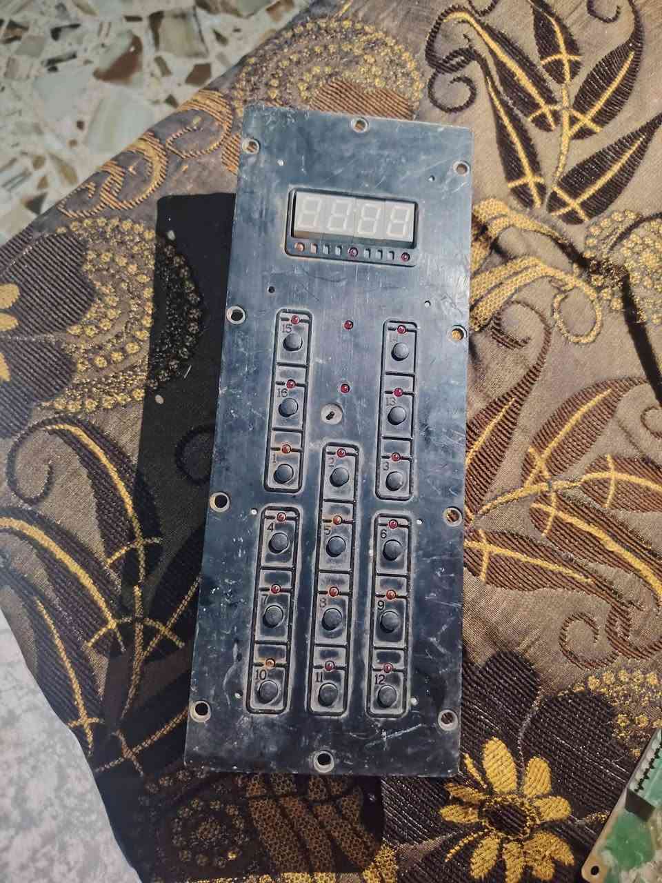 السلام عليكم عندي هاذي الدوادت البيع الاتصال على الرقم ***********
