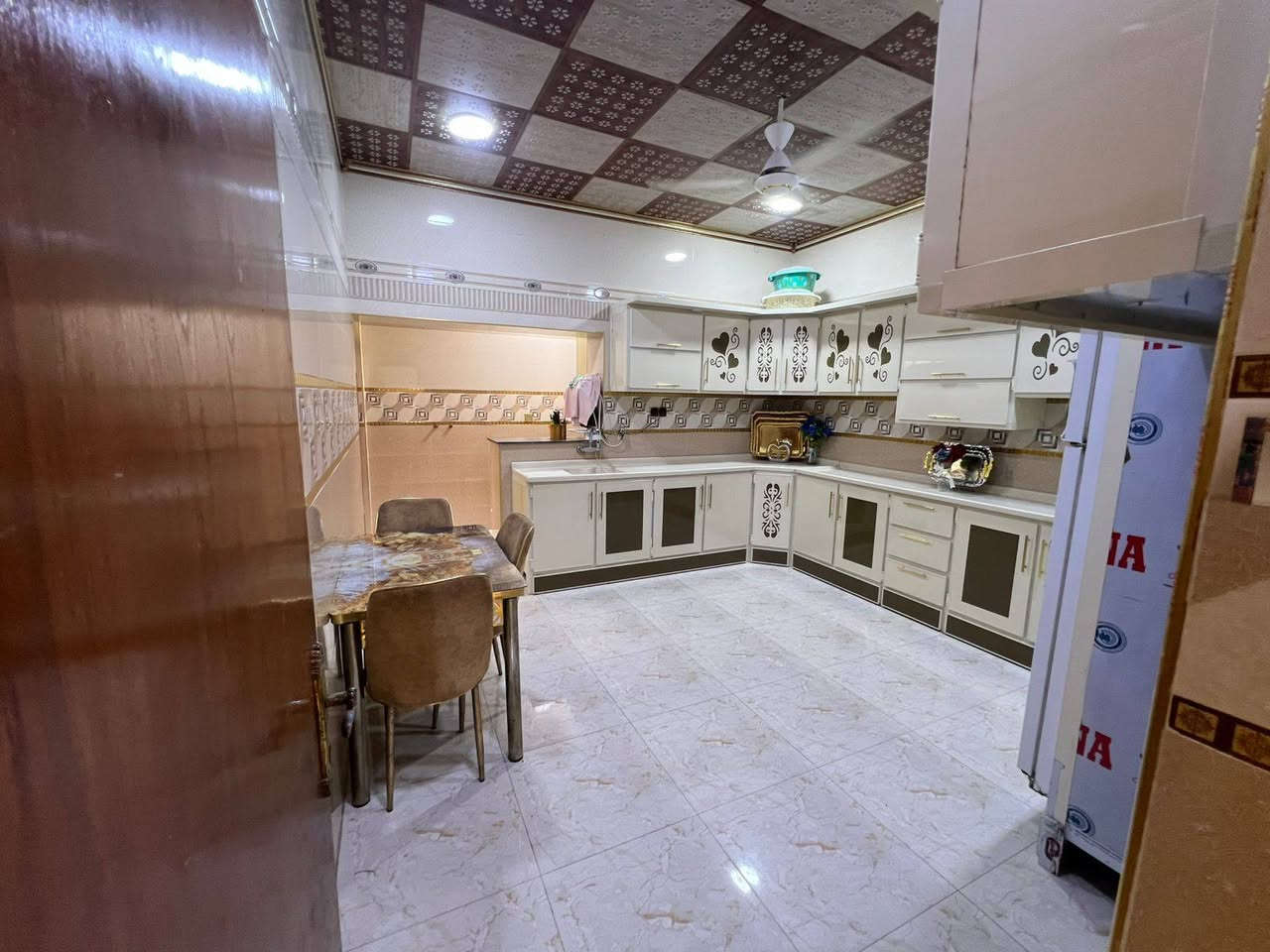 دار للبيع الرمادي منطقة ال5 كيلو
قرب جامع الشهداء
البيت ركن ووجه للشارع السايدين وقريب من مجمع عمر الراوي 
البيت طابقين مساحة البناء 210متر
البيت مكون من 5 غرف نوم ومطبخ واستقبال 
البناء طابق اول حجر والثاني بلوك
البيت يتم بيعه مع الاثاث 
البيت مفوض بالطابو المعاملة منجزة في البلدية لغرض التسجيل
السعر 160 مليون الدار يباع مع بعض الأثاث 
يعني بردات وتخم وسبالت عدد6 بيهن سبلت كنتوري
مع كاونترات مطبخ حار وبارد
خطين ماء
3 خطوط كهرباء
وخط انترنيت ضوئي
للإستفسار الاتصال على الأرقام التالية
*********** واتساب
*********** واتساب
او مراسلة الصفحة في اي وقت نعتذر عن التأخير عن الرد في بعض الأحيان
نستقبل جميع العروض العقارية في مدينة الرمادي
ابو احمد
