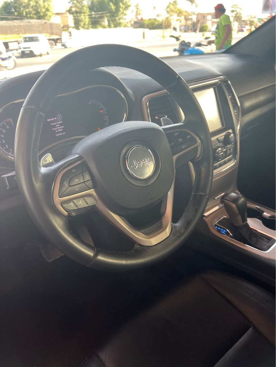 بيع مستعجل  جيب شيروكي ٢٠١٧  فول ماعدى الفتحه ضرر فقط جاملغ الخلفي سعر 200 ورقه وبيها مجال وبيه رصعه بالبنيد خفيف جدا
الشراي يتصل اتصال واتساب *********** حلة, بابل
