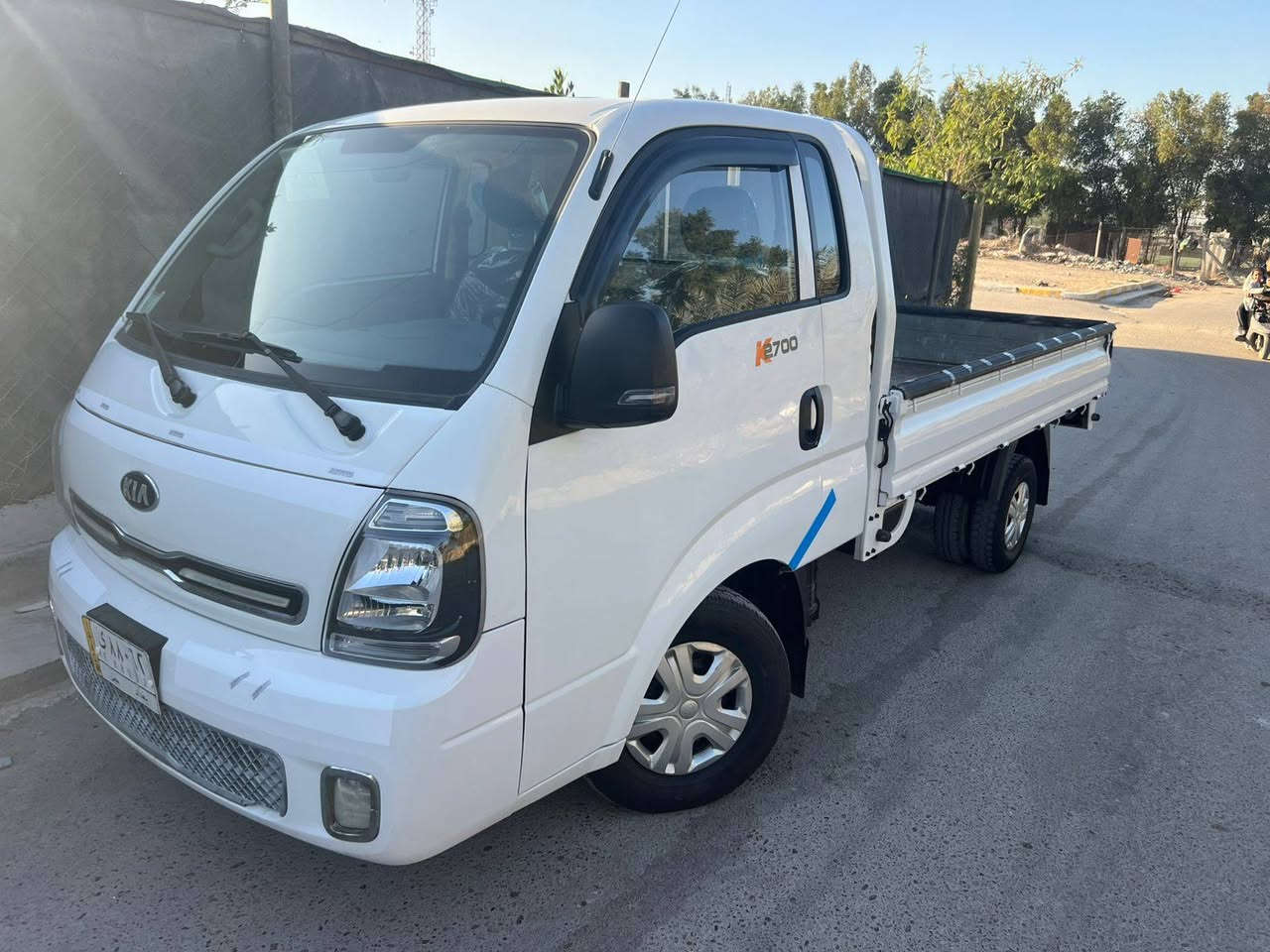 السلام عليكم كيه موديل 22  دبل ارباك رقم بغداد السيارة.    مكفوله كفاله عامه وضع شركه بيها فقط رصعه بل بنيد بدون صبغ بدون تبديل محرك وكير وكسن وضع شركه السيارة تخم تاير جديد سنويه بسمي شرط التحويل من زيرو عندي عنوان بغداد السعر 142 وبيها مجال بصيط ماشيه 80          ***********
