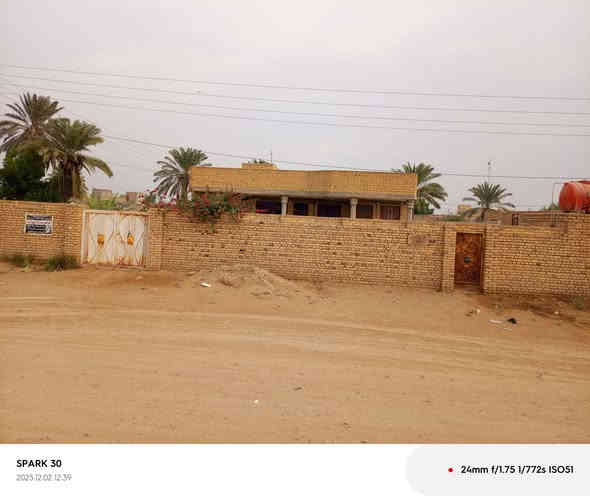 السلام عليكم ورحمة الله وبركاته 
بيت للبيع   طابو زراعي 
بجانب البيت قطعت ارض مبنيه هيكل 

2غرف نوم        واستقبال     و امامه مساحه 

كبيره      و بجانب القطعه    

حسينيه كبيره  هيكل 

البيت مكون من 3عرف نوم
 
هول        مطبخ        صاله         استقبال

صحيات 2     حمامات 2      حديقه واسعه 

المساحه 800م     

مكان البيت ناصريه (الشطره) حاوي العباس 

السعر 210 مليون 

للستفسار  
***********
‏‪***********‬‏
