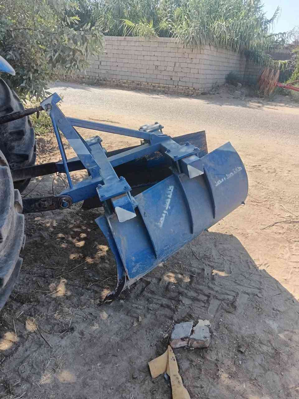 للبيع غراض جدد استخدام قليل فدان حجم 10 ودبه ومرازه وباذره ***********
