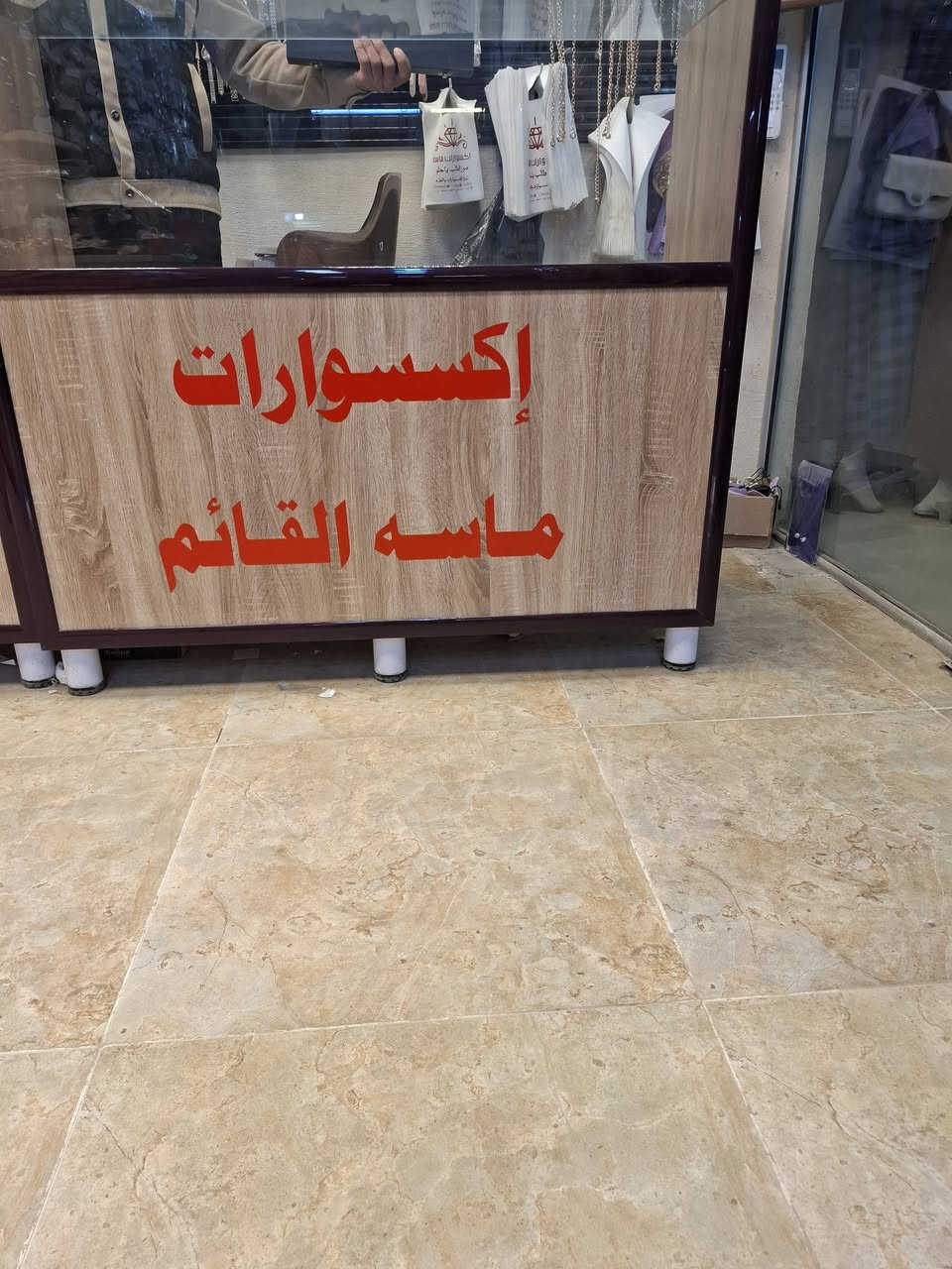 باترينات للبيع
خشب اصلي ضد المي 
الطول ١٢٠ والعرض ٤٠ والارتفاع متر 
للإستفسار ***********
