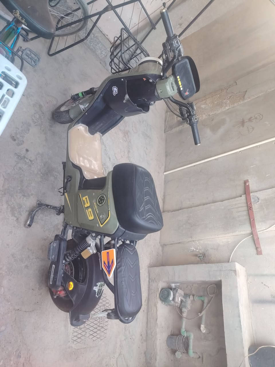 دراجة شحن R9 باب الاول
بطاريات جدد ويلي الاصلي مع شاحنه ويلي اصلي 
ب450 وبيها مجال قليل 
***********
