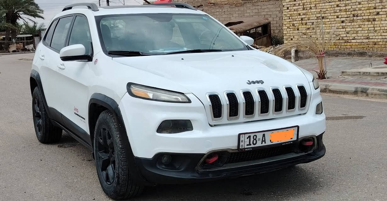 جيب شيروكي ( بزون ) فئة ترايل هوك مواصفات كاملة موديل 2016
المواصفات المعروفة بالقوة والمتانة والراحه والعزم 
محرك 6 سلندر 3200
هوك امامي خلفي مع منظومة كهرباء من الخلف لسحب عربة جيب 
الهلال الاسود الحجم الكبير البارز 
ماشية 170 الف كم 
محرك وكير على وضع الشركة 
حادثها جامرلغ جهة السائق بدون داخل
لايوجد سونار 
بيع او مراوس بسيارة 7 راكب 
السعر 140 $
ويفضل باجيرو مقاربة لسعرها
مكان السيارة ميسان العمارة 
للاستفسار 
***********
