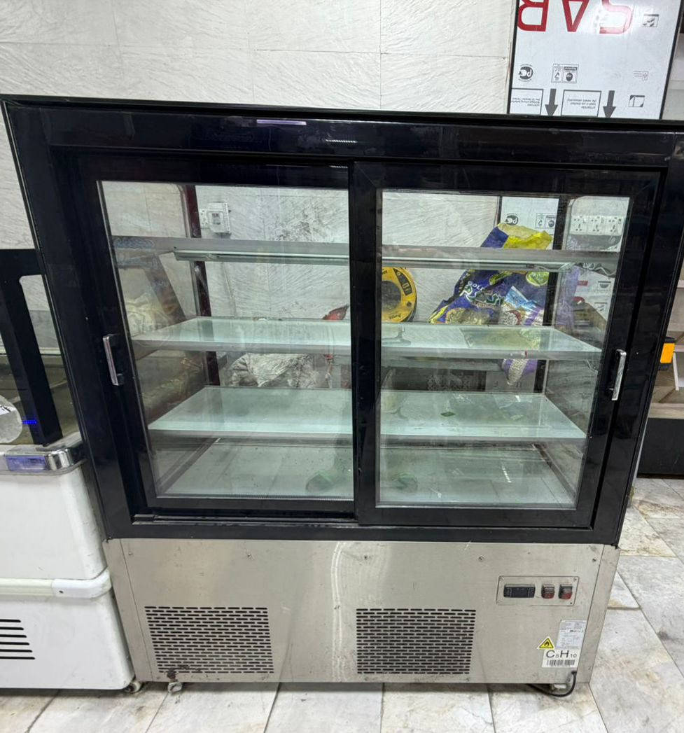 السلام عليكم برادت وعاراضات للبيع مستعمل اخو الجديد ***********
