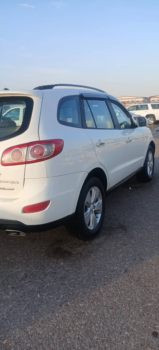 سلام عليكم للبيع سنتافيه مديل2012
فول مواصفات 6سلندر3قطع تبريد
سبعه راكب
خليجيه رقم بصره سنويه لل28بسمي
بيها 3قطع صبغ فقط 
تخم تاير حداديه تبريد مكينه وكير كله كفاله
سياره مانقصها برغي تجي وتشوف

مكاني بصره
*********** البصرة, العراق
