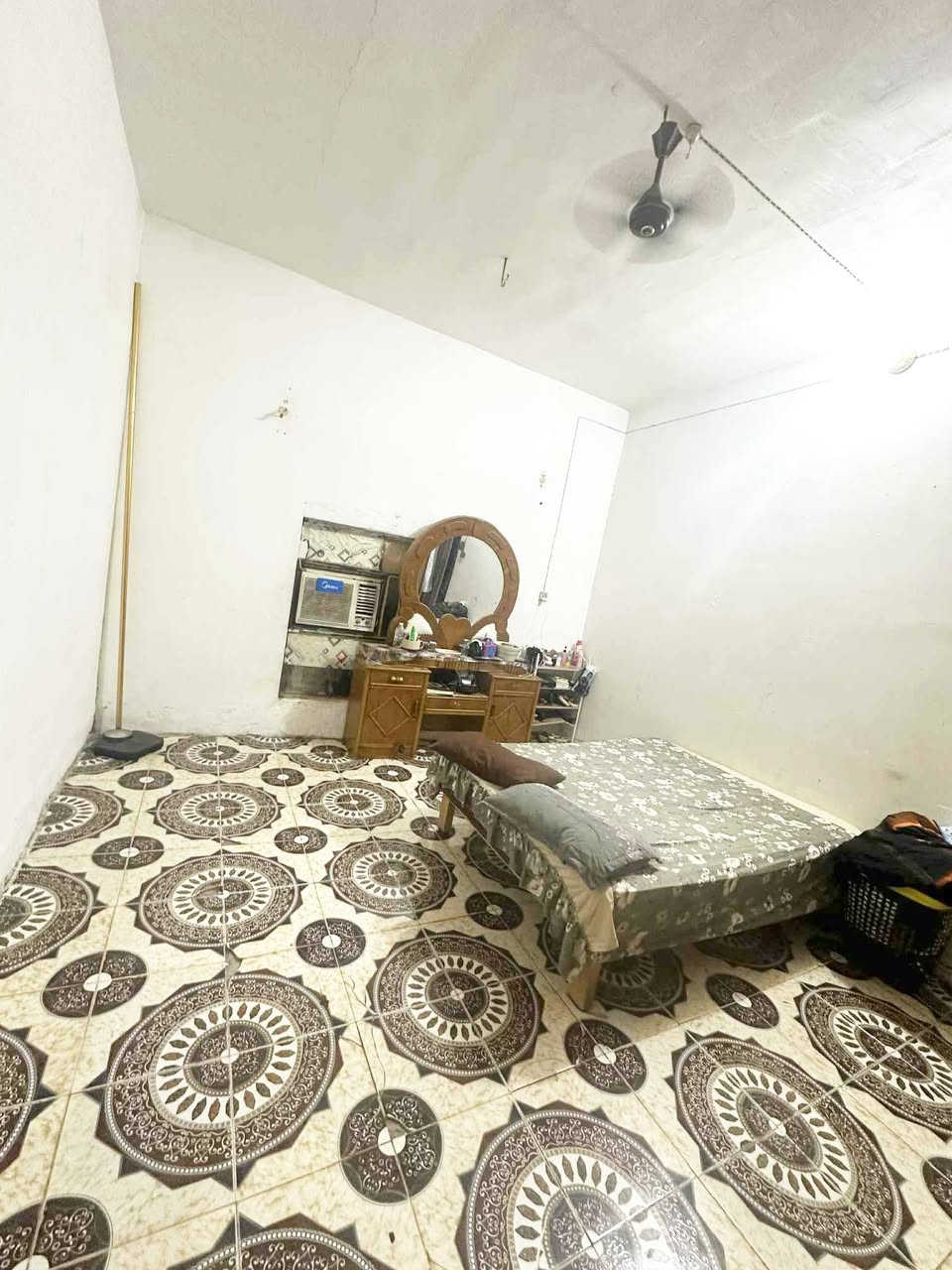 بيت طابو صرف ميتين متر شارع ثمانين جهه كربلاء فرع مشويات سفينه النجاه غرفتين نوم  ومطبخ وهول وصاله وصحيات والطابق الثاني اربع غرف تحتاج تسقيف مكامله*********** السعر 190
