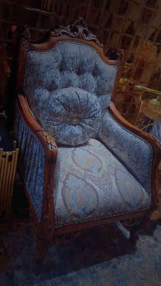 تخم ملكي مع ميز بلازماوطبله وسطيه بمليون ونص مستعملتهم سنه بس وجدا نظيف ونظافته مكفوله للتواصل على هذا الرقم   ٠٧٧١ ١٢٨ ٢٣٦٩
