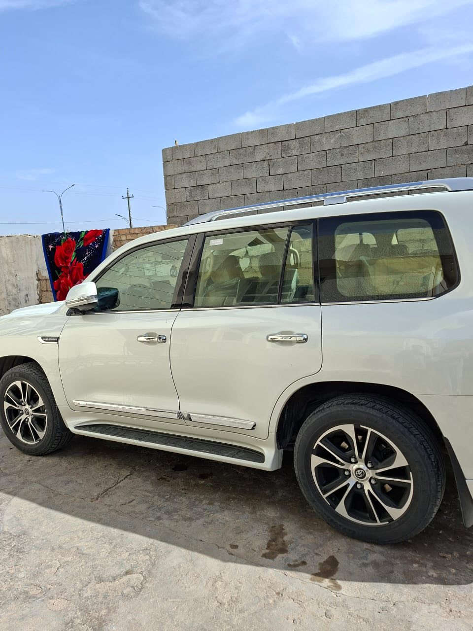 تويوتا لاندكروز GXR موديل 2021 ساز باب اول كراند تورنك نظيفة جداً رقم بغداد الجديد بأسمي مكفولة كفالة عامة عدا شخط بسيط جداً
رقم صاحب السيارة ***********   
***********

🟩 السعر  _ 580 يعني خمس دفاتر وثمانين ورقه وبيها مجال للشراي 

عداد المسافة : 70 الف كيلو حقيقي السياره بوضع الزيرو 
فول مواصفات 1/1 

1- فتحة 
2- بصمة 
3- كراسي كهرباء 
4- كشنات جلد
5 -  3 شاشات كبيرة بلاد ام الترحيب
6- حساس خلفي وامامي 
7- جنطة كهرباء ( جكات )
8 - تحكم ستيرن جهتين
9 - مري شفط 
 10 - تشغيل عن بعد 
11 - اشاير ترحيب
12 - كشنين كهرباء 3 دكم 
13 - حساسات امامي وخلفي 
14 - شاحن لاسلكي( واير ليس ) 
15 -  8 ايرباك 
16 - دبل ماوس 
17 - اربع كامرات محيطيه 360 درجة 
18 - طفاية 
19 - ثلاجة 
20 - لايت زنون كشافات
21 - كروز سرعة 
22 - تحكم كهربائي بلمري 
23 - ويل كب كروم حجم 20
24 -حجم المحرك: 6 سلندر 4000
25-ميموري
26 - بصمات عدد 2
27 - نظام EST 2nd
28 - نظام ABS
29 - زراكات لايت
30 - شاشة ليزيرية
31- دشبول لگزز
32- اشارة لگزز
33- مري قابله للطي مع الرجوع
34-دوسات ليزريه علامة لاندكروز 
معروفه مواصفات الساز  
مكان السياره: الأنبار- الخالدية
السعر 580 وبيها مجال
للأستفسار
***********
***********
