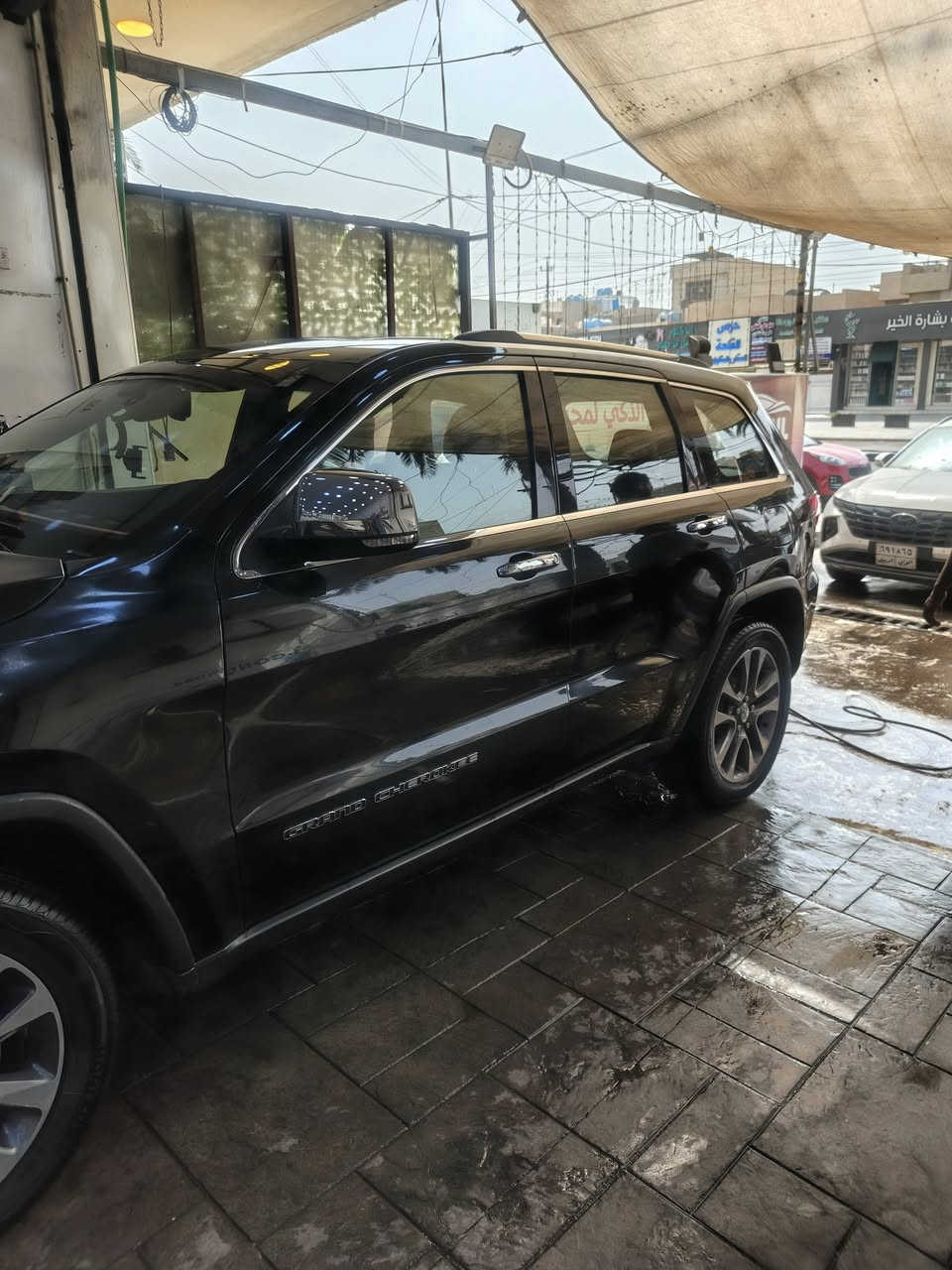 السلام عليكم جيب كراند شيروكي موديل ١٨ لمتدد فول جنطة كهرباء ام الرادار وبيها كافة المواصفات فول فتحة بلسقف امريكي بيها جاملغ وبنيد والباقي مكفول بدون ايرباك والسعر ٢١٥ قفل ‏‪***********‬‏ رقم بغداد باسمي
