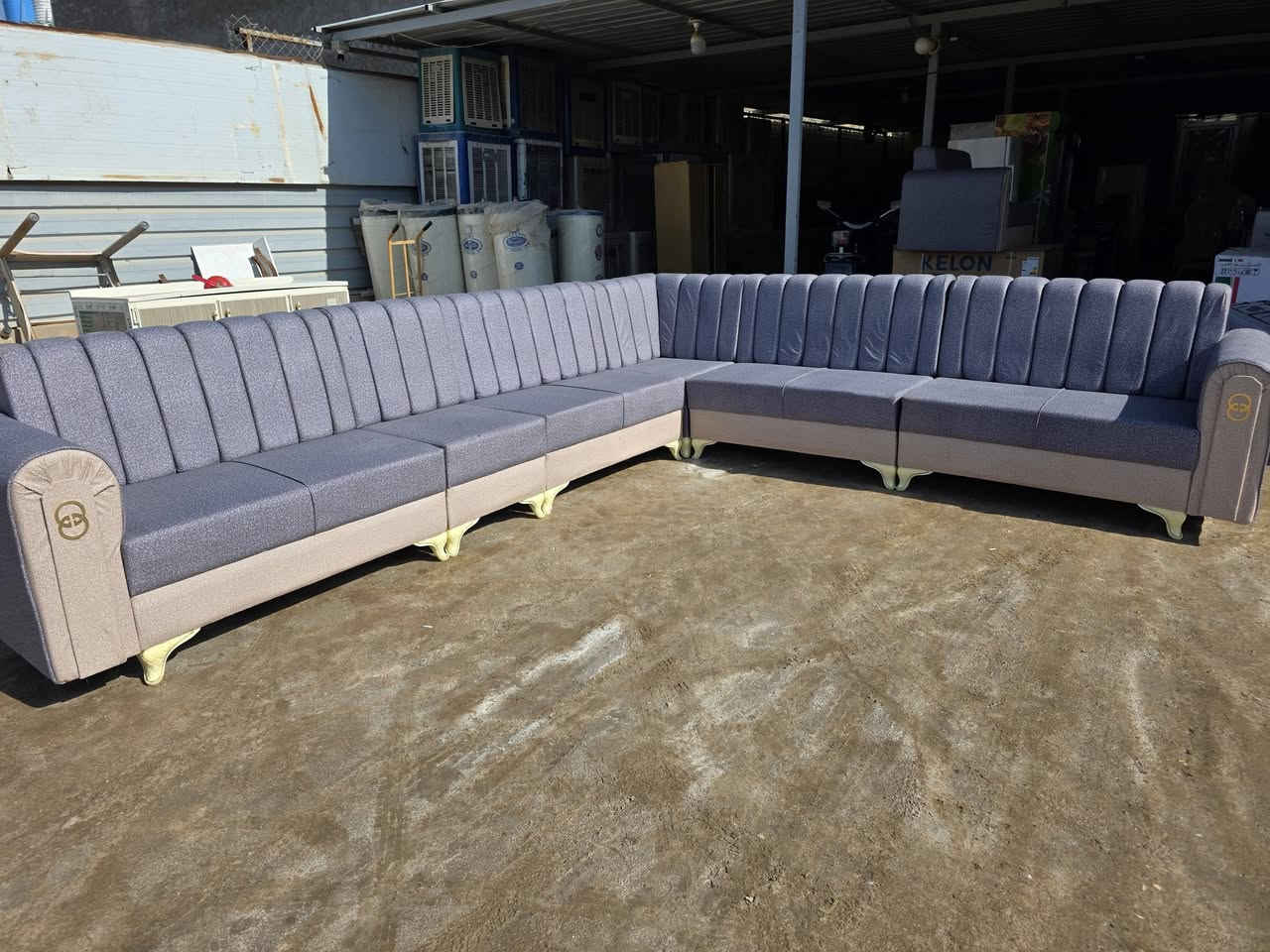 تخم ديوان جديد  ..
يتوفر ديوان حرف L عشره نفر 
وموجود 20 نفر زاويتين  
وموجود 30 نفر ثلاث زوايه 
مواصفات تسكَام مو سوكَي وشرط بلاوييد اسود 
بداية فرع ابو الماش الجهه اليسار مقابل افران ومعجنات الحوراء ومقابل صيدلية عبدالرحمن 
***********
*********** وات ساب
