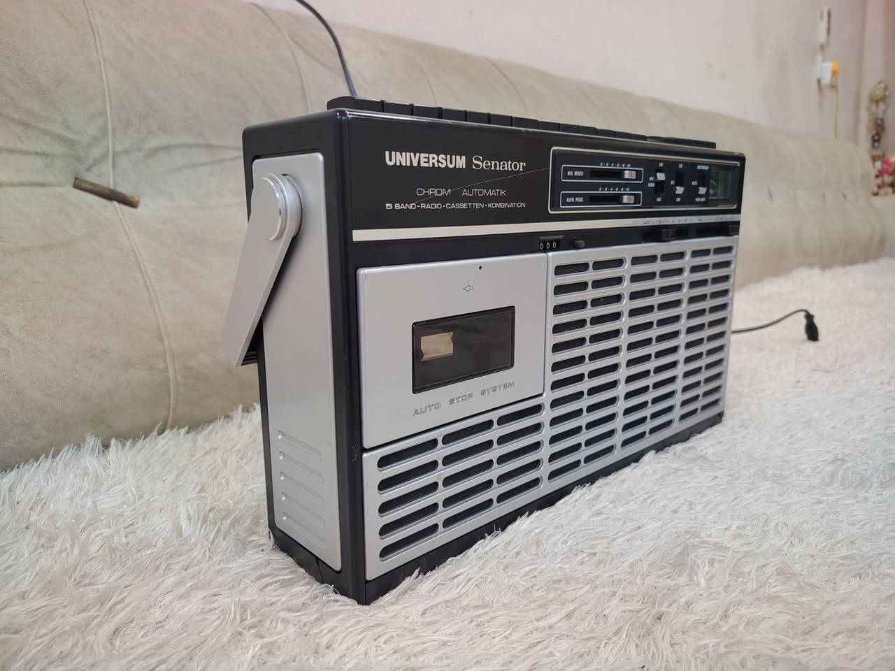 السلام عليكم أعضاء الكروب الطيبين جهاز مسجل مع 5موجات راديو نوعية يونفيرسوم سيناتور صناعة ألماني كهرباء 220 وزن ثقيل جهاز نظيف فقط بي كسر بسيط بهذا الجهاز موضح بالصورة شغال شرط شغل السعر 90 ألف دينار للطلب والاستفسار اتصال على أرقام التالية (*********** )(*********** يوجد توصيل لكافة محافظات العراقية
