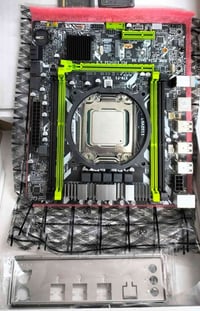 Xeon e5-2630v2 • رام ٨ • مبرد ومروحة