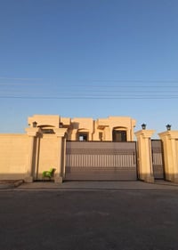 ڤيلا للبيع العنوان المكاسب مجمع القضاة  المساحة دونم 2500 متر مربع  مح...