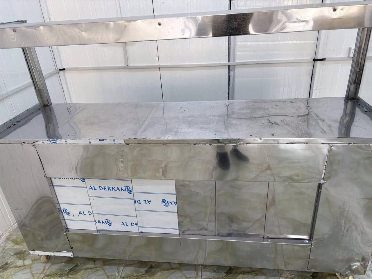 السلام عليكم ميز سل ستيل اخو الجديد استخدام قليل ونضيف
السعر400وبي مجال 
للتواصل...  ***********
